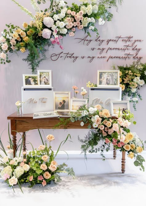 Decorate Wedding, Wedding Stages, Wedding Photo Display, Reception Bar, Nh Wedding, Wedding Decors, Foto Wedding, Console Table Decorating, Guest Table