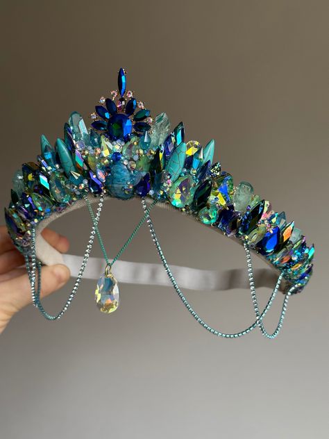 The Blue Lagoon Crystal and Quartz Gemstone Crown Mermaid - Etsy Simple Mermaid Crown, Ocean Crown, Fairytale Accessories, Diy Mermaid Crown, Gemstone Crown, Sabrina Style, Sea Crown, Mermaid Tiara, Mermaid Headpiece