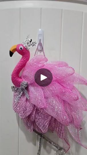 Pink Flamingo Craft, Animal Wreaths, Pink Flamingo Decor, Flamingo Wreath, Alter Art, Flamingo Costume, Flamingo Craft, Colorful Wreath, Deco Wreaths