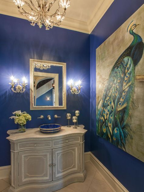 These ideas don't require a bag or wrapping paper. Peacock Bathroom Decor, Royal Blue Bathrooms, Peacock Bathroom, Blue Powder Rooms, Blue Powder Room, Traditional Powder Room, Peacock Room, Bath Pictures, L'art Du Vitrail