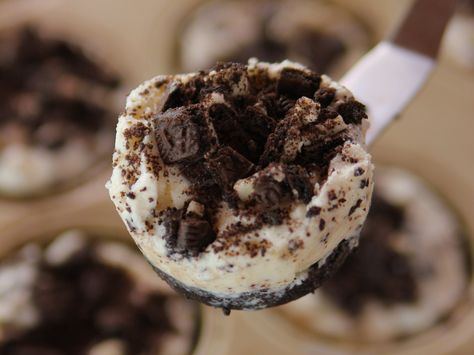 Get this all-star, easy-to-follow Cookies and Cream Cups recipe from Ree Drummond Pioneer Woman Cookies, Ree Drummond Recipes, Ice Cream Cups, Cookies And Cream Cake, Oreo Ice Cream, Chocolate Sandwich Cookies, Ice Cream Treats, Ree Drummond, Ice Cream Cookies