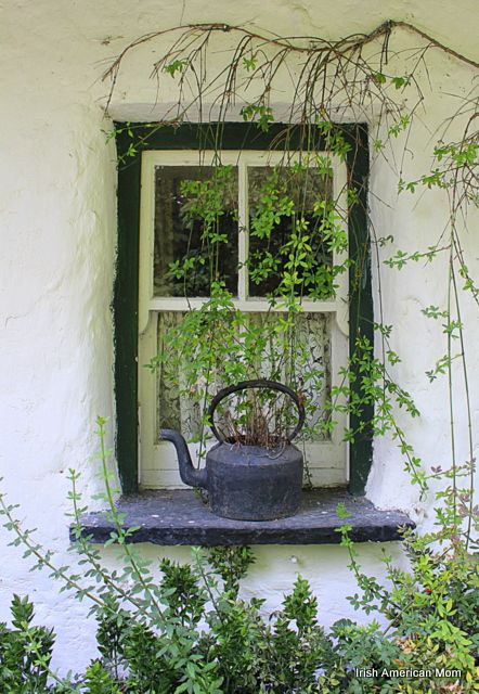 Thatched Cottage Window In Bunratty Folk Park, Ireland Irish Countryside Cottage, Old Cottage Exterior, Ireland 1800s, Ireland Aesthetic Irish Cottage, Portal Window, Ireland Cottage, Irish Garden, Cottage Windows, Irish Country