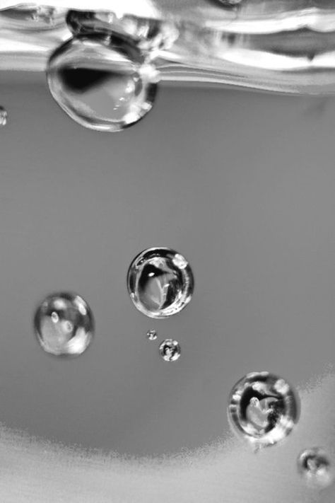 Flowing Water Photography, Beach Wallpaper Iphone, Edward Weston, Singing In The Rain, Water Bubbles, Water Photography, Dew Drops, 3d Texture, Water Droplets