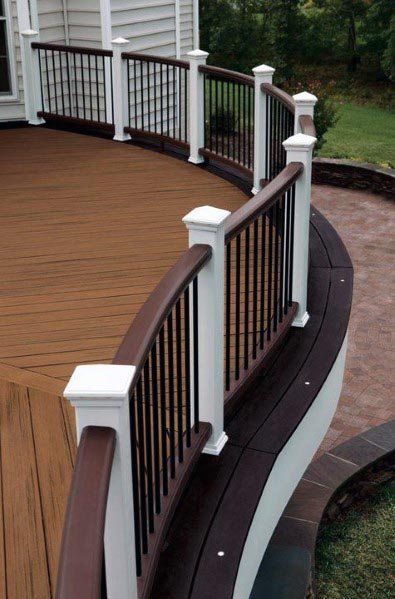 Curved White And Brown Composite Deck Railing Cool Exterior Ideas Trex Railing, Wood Deck Railing, Trex Transcend, Composite Deck Railing, Deck Railing Ideas, Deck Railing Design, Deck Pictures, Deck Colors, Railing Ideas