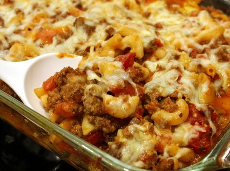 Baked Goulash, Macaroni And Tomatoes, Can Tomato Sauce, Beef Goulash, Goulash Recipes, Elbow Macaroni, Quick Weeknight Meals, Minced Meat, Canned Tomato Sauce