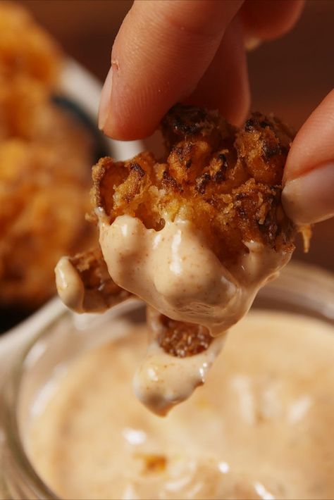 Bloomin' Onion BitesDelish Onion Bites, Bloomin Onion, Blooming Onion, Mini Appetizers, Fall Appetizers, Outback Steakhouse, Onion Recipes, Think Food, Corn Dogs