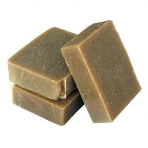 DIY Dog Shampoo Bar Soap Recipe with natural essential oils. This Natural Cold Process Dog Shampoo Bar Recipe for dogs is made with an essential oil blend that helps to repel fleas for a healthier, natural option for your pets! Neem Oil Soap, Diy Dog Shampoo, Dog Shampoo Bar, Shampoo Bar Recipe, Natural Dog Shampoo, Diy Soap Recipe, Dog Soap, Cold Process Soap Recipes, Soap Making Recipes