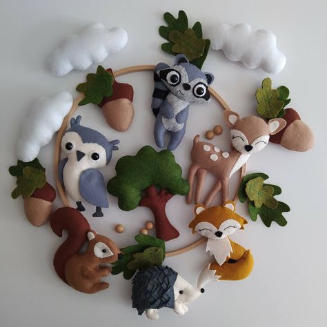 Woodland Animals Mobile, Diy Woodland Mobile, Ikea Christmas, Forest Animal Nursery, Woodland Mobile, Diy Baby Mobile, Diy Mobile, Felt Mobile, Baby Crib Mobile