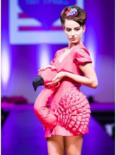 Circus Fashion Show, Flamingo Diy, Pink Flamingo Dress, Pink Friends, Circus Fashion, Flamingo Fashion, Vintage Flamingo, Bird Fashion, Me Pictures