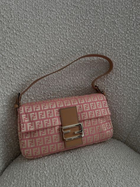 Dream Bored, Y2k Stuff, Pink Fendi, Fendi Purses, My Style Bags, Dream Bags, Fendi Baguette, Luxury Purses, Fancy Bags