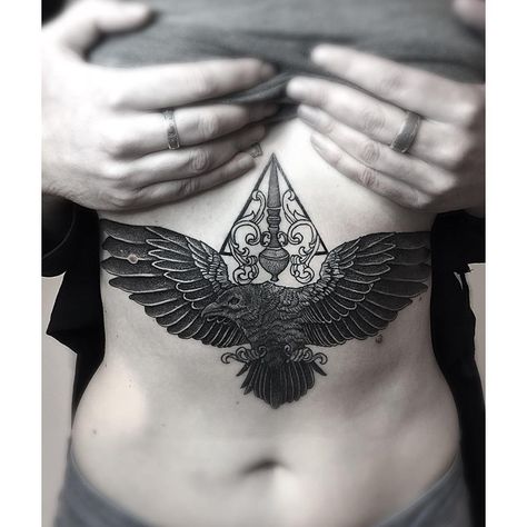 IG-silwou Raven Sternum Tattoo, Sternum Tattoo, Black Ink Tattoos, Beauty Tattoos, Minimalist Tattoo, Deathly Hallows Tattoo, All Tattoos, Ravens, Black Tattoos