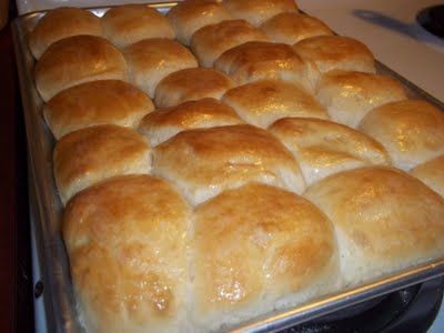 Texas Roadhouse Rolls for bread maker Yeast Dinner Rolls Recipe, Roadhouse Rolls, Texas Roadhouse Rolls, Homemade Hamburger Buns, No Yeast Dinner Rolls, Active Dry Yeast, Homemade Rolls, Yeast Rolls, Dinner Rolls Recipe