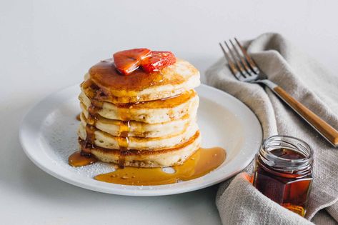 Peanut Butter Pancakes These protein-packed, vegan Peanut Butter Pancakes will get your morning off to the right start! Whether it's a dreaded Monday morning going to the office or it's a sleepy Saturday morning, these pancakes are sure to put a smile on your face. Plus, they'll fill you up with a warm, Pb2 Smoothie Healthy, Greek Yogurt Pb2 Recipe, Pb2 Greek Yogurt, Healthy Pb2 Smoothie, Pb2 Protein Pancakes, Peanut Butter Pancake Recipe, Peanut Butter Powder Recipes, Pb2 Recipes, Butter Pancakes