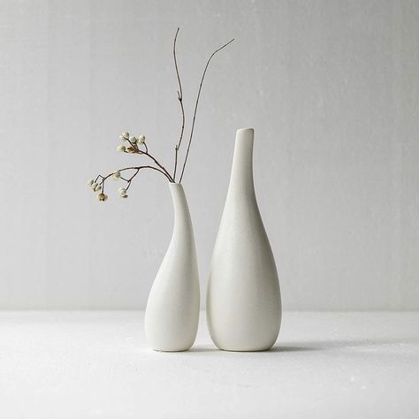 Minimal Vase Decor, Vase With Sticks, Fire Mantle, Vase Project, Modern Flower Vase, Nordic Vase, Statue Decor, Beautiful Vases, Abstract Motif