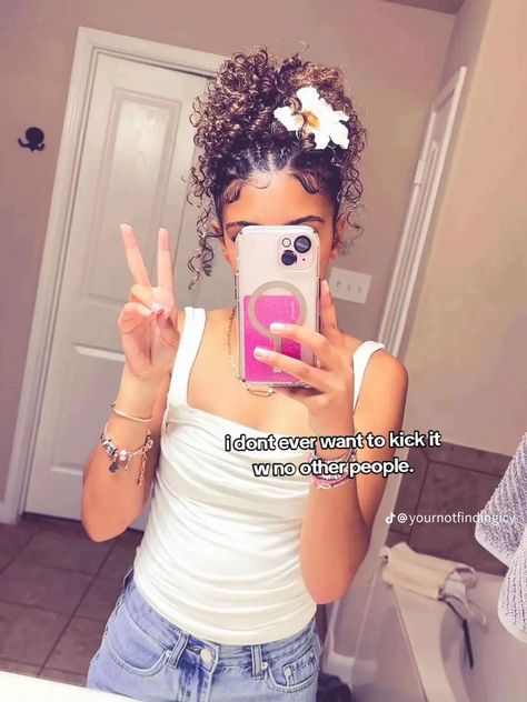 Protective Styles For Latina Hair, Brown Skin Hairstyles, Sew In With Edges, Cute Hairstyles For Curly Hair Natural Mexican, Curly Vacation Hair, Curly Hair Vacation Hairstyles, Pool Hairstyles For Curly Hair, Baddie Aesthetic Hairstyles Curly, Khloe Hair