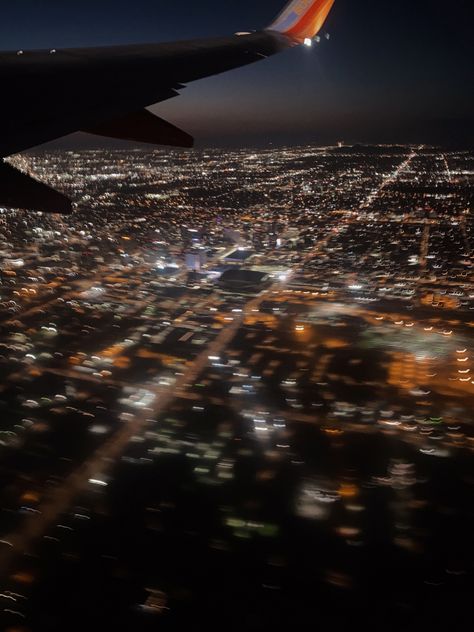 Flying Astethic, Flying At Night Aesthetic, Night Airplane Window, Plane Window View Night, Flight 828, Flying Aesthetic, Flying At Night, Pilot Fashion, Plane Window View