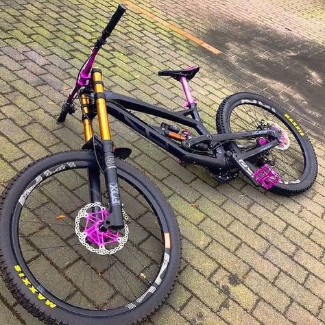 //🚴𝗕𝗜𝗞𝗘 𝗦𝗘𝗖𝗧𝗢𝗥🚴\\ on Instagram: "The beast need some rest 😉 💜 🪙 🖤 Dope or Nope?🤔🔥 DM for collaboration 📥 DM for removal ⚠️ 🤟🏻🖤 Follow @bike.sector 🖤🤟🏻 🤟🏻🖤 Follow @bike.sector 🖤🤟🏻 🤟🏻🖤 Follow @bike.sector 🖤🤟🏻 . . #mtblife #mtblove #rockshox #trek #specialized #santacruz #mtbpictureoftheday #mtbenduro #mtbpage #mtblifestyle #mtbtrail #mtbiking #mtbdaily #mtbphotos #mtbrider #mtbride #mtblovers #mountainbike #mtbrace #mtbr #mtbtrails #mtbxcpl #mtbstyle #bike #bik Cannondale Mountain Bikes, Bike Photos, Mt Bike, Hardtail Mountain Bike, Downhill Mountain Biking, Bicycle Mountain Bike, Suspension Bike, Downhill Bike, Downhill Mtb