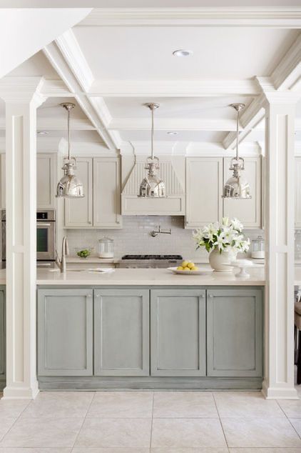 Cream Kitchen Cabinets, Kitchen Cabinets Color Combination, Cocina Shabby Chic, Two Tone Kitchen Cabinets, Two Tone Cabinets, Kitchen Painting, Painted Kitchen Cabinets Colors, Two Tone Kitchen, Cabinets Ideas