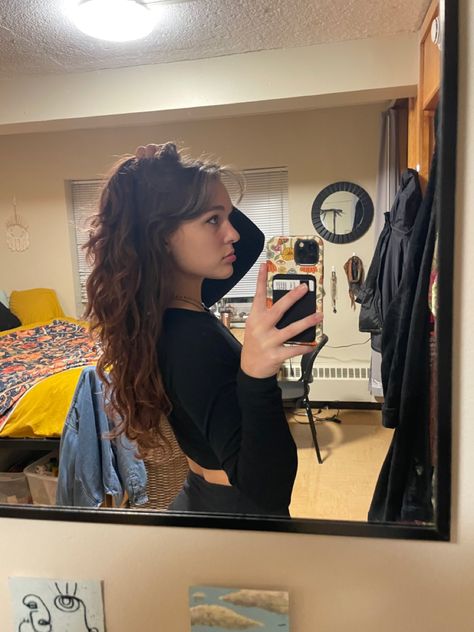 side profile and long hair, mirror selfie inspo Side Profile Selfie Ideas, Side Profile Mirror Selfie, Long Hair Mirror Selfie, Side Profile Selfie, Hair Mirror Selfie, Hair Mirror, Vacation Pics, Insta Photos, Selfie Inspo