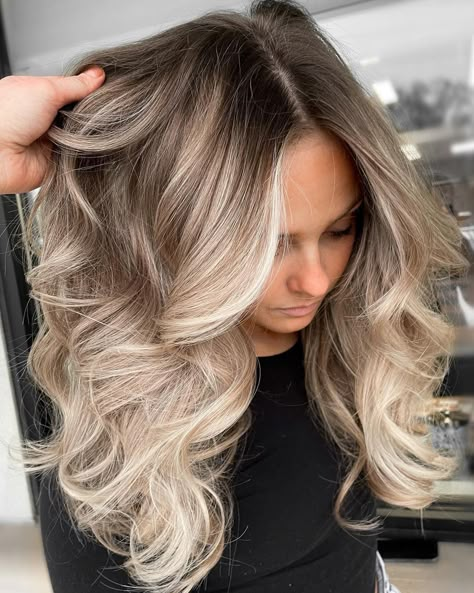 Foilyage Hair, Balayage Foilyage, Wow Hair, Wow Hair Products, New Hair Ideas, Hair Color Styles, Hair With Highlights, Dark Blonde Hair, Nice Hair