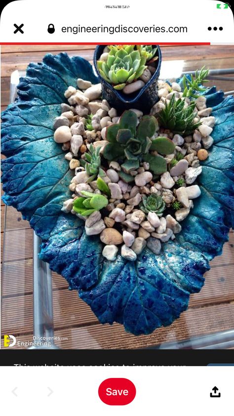 Cement Leaves, Concrete Yard, Concrete Backyard, Garden Ideas To Make, Succulent Bowls, Concrete Leaves, Concrete Diy Projects, Garden Decor Ideas, Smart Garden