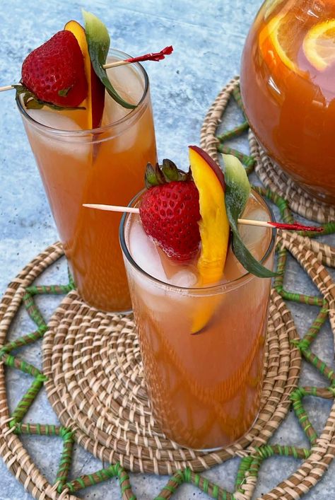 Caribbean Rum Punch Recipe, Caribbean Rum Punch, Vanilla Fudge Recipe, Vanilla Fudge Recipes, Caribbean Drinks, Spiced Cocktail, Rum Punch Recipes, Brown Recipe, Guava Juice