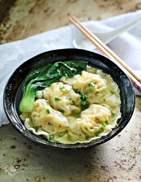 Chinese Dumpling Soup 水饺汤 - Anncoo Journal Chinese Dumpling Soup, Shrimp Wonton Soup, Chinese Dumpling, Wonton Noodle Soup, Wonton Soup Recipe, Shrimp Wonton, Thai Shrimp, Wonton Noodles, Chicken Spring Rolls