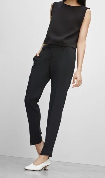 MINIMAL + CLASSIC Minimalist Tank Top Outfit, Everlane Outfit Minimal Chic, Classic Tailored Style Women, Minimal Classic Outfit, Simple Style Outfits Minimal Classic, Minimalisticky Chic, Minimal Classic Style, Minimal Stil, Minimalist Moda