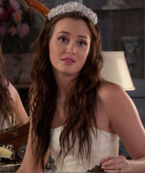 Blair waldof wedding hair Blair Waldorf Wedding, Blair Waldorf Hair, Chuck E Blair, Estilo Blair Waldorf, Blair Waldorf Aesthetic, Blair And Serena, Stile Blair Waldorf, Blair Waldorf Style, Gossip Girl Aesthetic