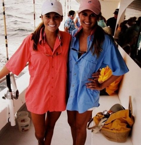 Columbia Sports Wear - Without proper gear, other fishermen will laugh at you. These ladies show one of the more popular brands worn by fisherman; Columbia PFG. Jcrew Summer, Boat Outfit, Fishing Outfit, Trip Outfit, Polo Hat, Beach Attire, Sweet Summertime, Phi Mu, Columbia Shirt