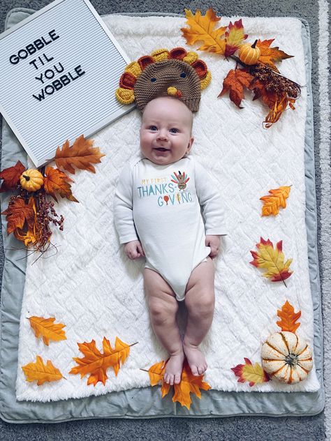 1 Month Fall Photoshoot, November Milestone Pictures, November 3 Month Baby Pictures, November Baby Milestone Pictures, Thanksgiving Baby Milestone Pictures, 1st Thanksgiving Pictures Baby, Thanksgiving Letter Board Baby, Baby’s First Fall Ideas, November Milestone Picture Ideas