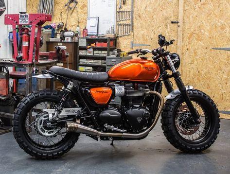 Triumph Street Twin Custom Triumph Street Twin Custom, Triumph Bonneville Custom, Triumph Street Scrambler, Triumph Moto, Yamaha 125, Moto Triumph, Triumph Street Twin, Retro Bikes, Triumph Cafe Racer