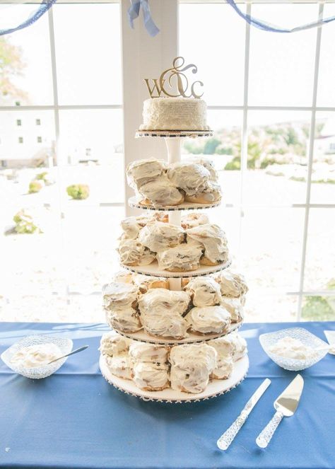 Cinnabon cake! Cinnamon Roll Tower Cake, Cinnamon Rolls Wedding Display, Cinnamon Roll Wedding Cake, Cinnamon Roll Tower, Cinnabon Cake, Tyler Hill, Cake Alternatives, Red Velvet Top, Cake Tower