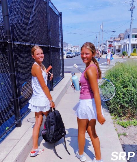 Preppy Sports Aesthetic, Tennis Outfits Lululemon, Preppy Tennis Aesthetic, Preppy Girl School, Preppy Tennis Outfit, Tennis Aesthetic Girl, Preppy Athletic Outfits, Tennis Aesthetic Outfit, Tennis Outfit Preppy