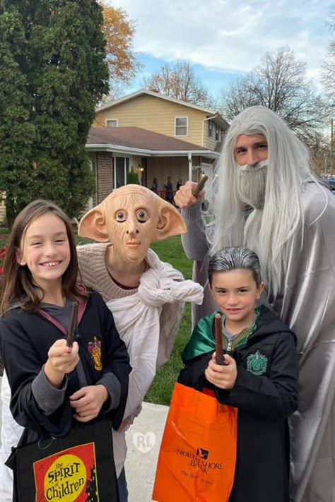 A family of four is dressed up as Harry Potter characters. From left to right you have Hermonie, Dobby, Draco, and Dumbledore. Family Friendly Halloween Costumes, Costume Harry Potter, Potter Family, Family Costumes, Halloween Event, Harry Potter Characters, Costume Ideas, Halloween Costume, Harry Potter