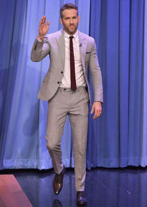 Ryan Reynolds' 11 Best Double Take Outfits Photos | GQ -- dove grey suit, color knit tie, chocolate oxfords Grey Suit Black Shirt, Ryan Reynolds Style, Grey Suit Men, Suit Combinations, Man In A Suit, Light Grey Suits, Most Stylish Men, Check Suit, Grey Suit