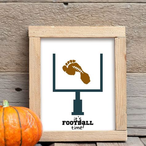 Craft For Infants, Baby Fall Crafts, Baby Footprint Crafts, Cute Art Projects, Baby Footprint Art, Football Crafts, Footprint Craft, Art Football