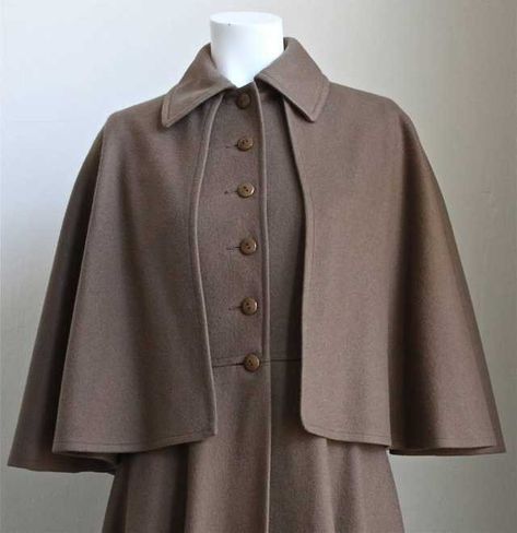 Outfit For London, Cape Coat Outfit, Ladies Jackets, Wool Cape Coat, Comfy Blouse, Cape Fashion, Wool Cape, Vintage Inspired Outfits, Cape Coat