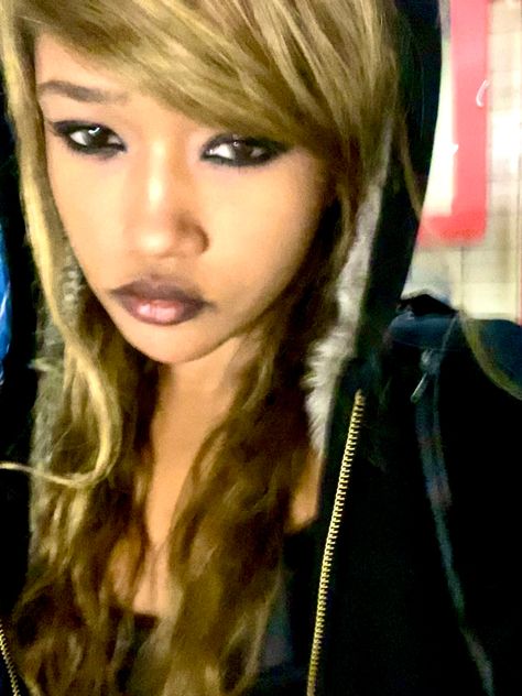 Emo girl 
Girl 
Fashion 
2000s 
Raw 
Scene 
Scene hair inspo
2000s hair inspo
Scene kid 
Old camera 
Emo makeup inspo 
Black women emo makeup