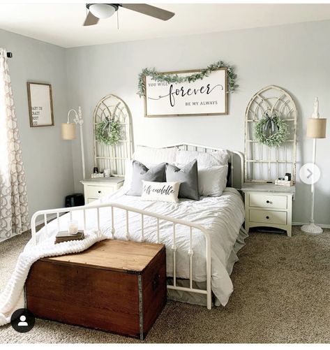 White Iron Bed Frame Bedroom Farmhouse, Guest Farmhouse Bedroom, White Iron Bed Frame Bedroom Ideas, White Metal Frame Bedroom Ideas, White Iron Beds Bedroom Decorating Ideas, White Iron Bed Frame Bedroom, White Metal Bed Frame Bedroom Ideas, Married Bedroom, Modern Farmhouse Bedroom Master Suite