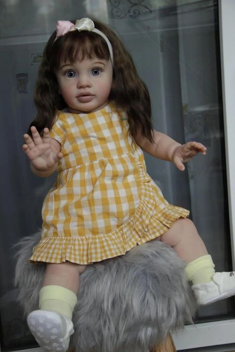 Big Baby Dolls, Real Looking Baby Dolls, Reborn Toddler Girl, Doll Realistic, Real Life Baby Dolls, Real Baby Dolls, Play Clothes, Reborn Toddler Dolls, Baby Doll Toys