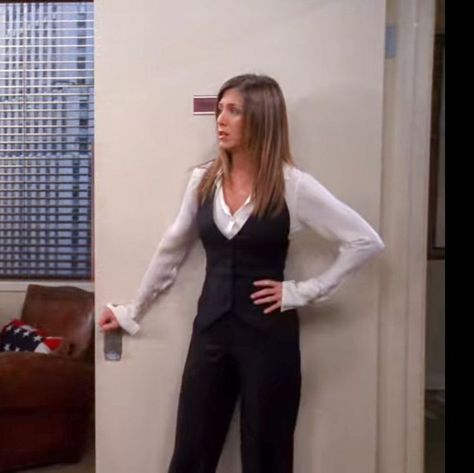 Jennifer Aniston Business Outfits, Work Outfits Women Stylish, Rachel Green Last Episode Outfit, Friends Work Outfits, Rachel Office Outfit, Rachel Friends Work Outfits, Work Outfits Rachel Green, Rachel Green Formal Outfits, Rachel Green Office Look