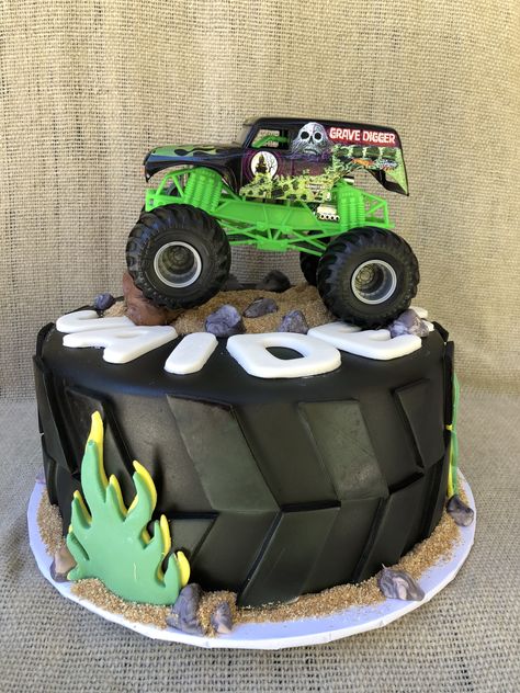 Monster Jam Cake Pops, Monster Jam Grave Digger Birthday Party Ideas, Grave Digger Birthday Cake, Grave Digger Birthday Party, Monster Jam Cakes For Boys, Monster Jam Birthday Cake Ideas, Grave Digger Cake, Small Monster Truck Cake, Monster Jam Birthday Cake