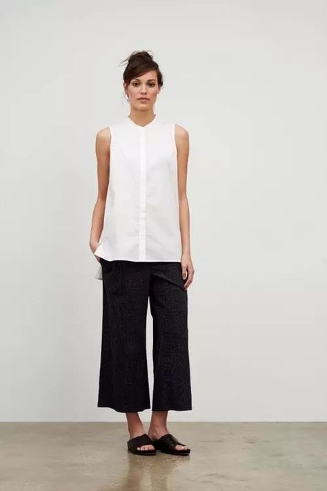 Capsule Wardrobe Elegant Minimal Classic, Eileen Fisher Style Over 50, Eileen Fisher Capsule Wardrobe, Eileen Fisher Summer, Witchcore Fashion, Eileen Fisher Style, Spring Summer Capsule Wardrobe, Perfect Capsule Wardrobe, Core Wardrobe