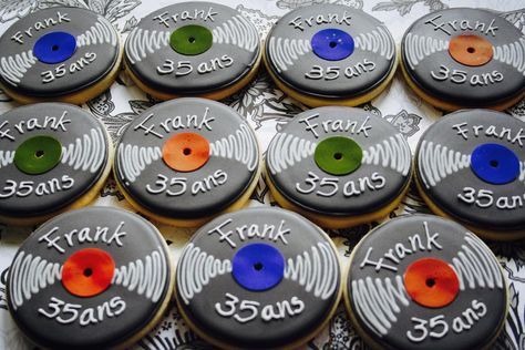 vinyl cookie favors | Cookie Connection Vinyl Cookies Decorated, Vinyl Record Cookies Decorated, Record Cookies Decorated, Vinyl Cookies, Record Cookies, 30 Bday Ideas, Motown Party, Bday Cookies, Record Cake