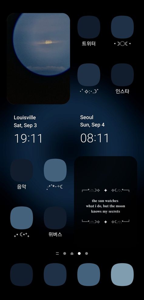 Moon Theme Homescreen, Cool Iphone Theme, Dark Blue Widgetsmith Aesthetic, Iphone Layout Dark Blue, Dark Blue Ios 16 Wallpaper, Navy Blue Iphone Theme, Dark Mode Homescreen Layout, Moon Themed Phone Layout, Navy Phone Theme