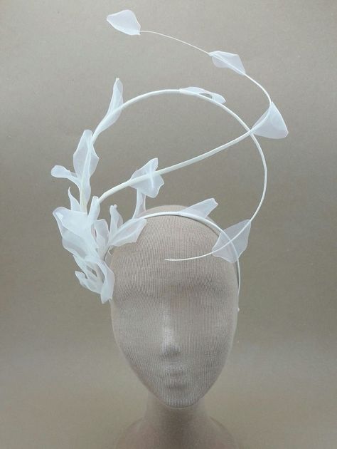 Surreal Outfit, Paper Headpiece, Dr Faustus, Fascinator Hats Diy, Recycled Dress, Headpiece Diy, Mannequin Art, Bridal Fascinator, Crazy Hats