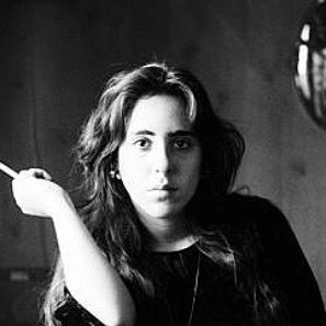 Lost Canyons LA on Instagram: "Flash Back Friday to Laura Nyro who Joni Mitchell called her only female peer, while Carole King cited her confessional songwriting as an influence on her own solo career. Nyro grew up in New York City writing her own Broadway and pop influenced songs but her big break came in 1966 when legendary A&R man Artie Mogull (he signed Bob Dylan) literally found her in the Yellow Pages. In the book “Soul Picnic: The Music and Passion of Laura Nyro,” Mogull tells the st Laura Nyro, Joni Mitchell, Pop Rock Music, Joan Baez, Carole King, Back Friday, Nina Simone, Sensitive People, Rhythm And Blues