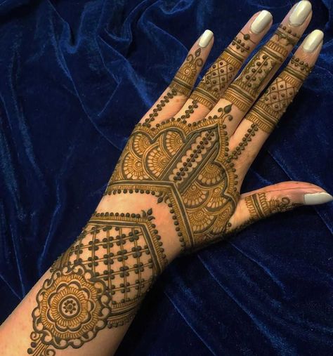 50+ Top Hartalika Teej Mehndi Designs [2019] Mehndi Designs Hand Back Side, Mehndi Hand Designs, Teej Mehndi Designs, Trendy Mehndi Designs, Henna Eid, Black Mehndi, Hartalika Teej, Back Side Mehndi, Mehndi Hand