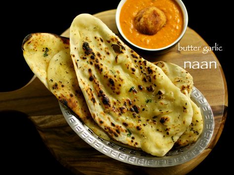 garlic naan recipe, garlic butter naan recipe on tawa & stove top with step by step photo and video recipe without yeast. naan bread is a north indian bread Pakistan Dishes, Easy Garlic Naan, Naan Recipe Without Yeast, Butter Naan Recipe, Paratha Roti, Garlic Naan Recipe, Pane Pita, Butter Naan, Mini Meals